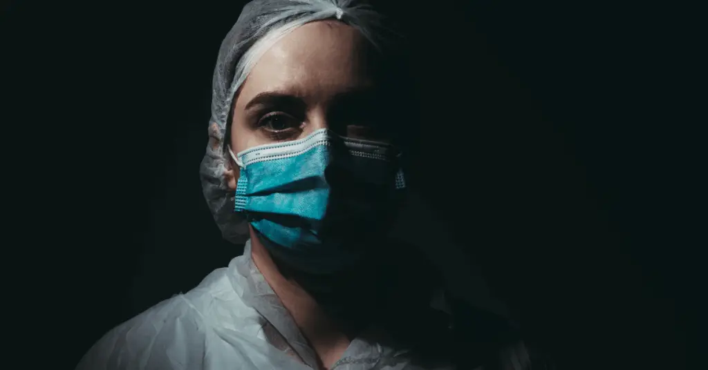 doctor with mask on during covid19